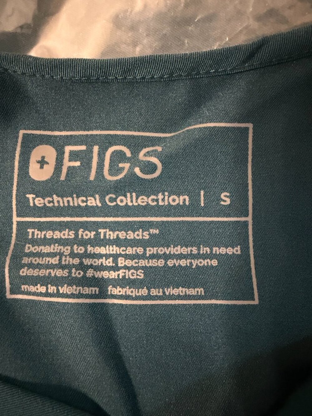 NEW FIGS Scrub Top Caribbean Blue Catarina - one pocket scrub top XS - Picture 3 of 3